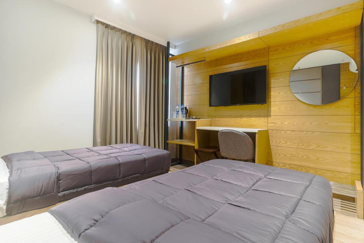 Hotel Bricks, Karol Bagh, New Delhi Exterior photo