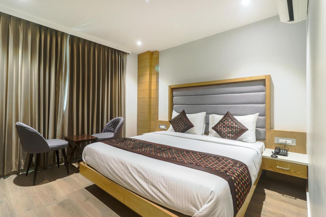 Hotel Bricks, Karol Bagh, New Delhi Exterior photo