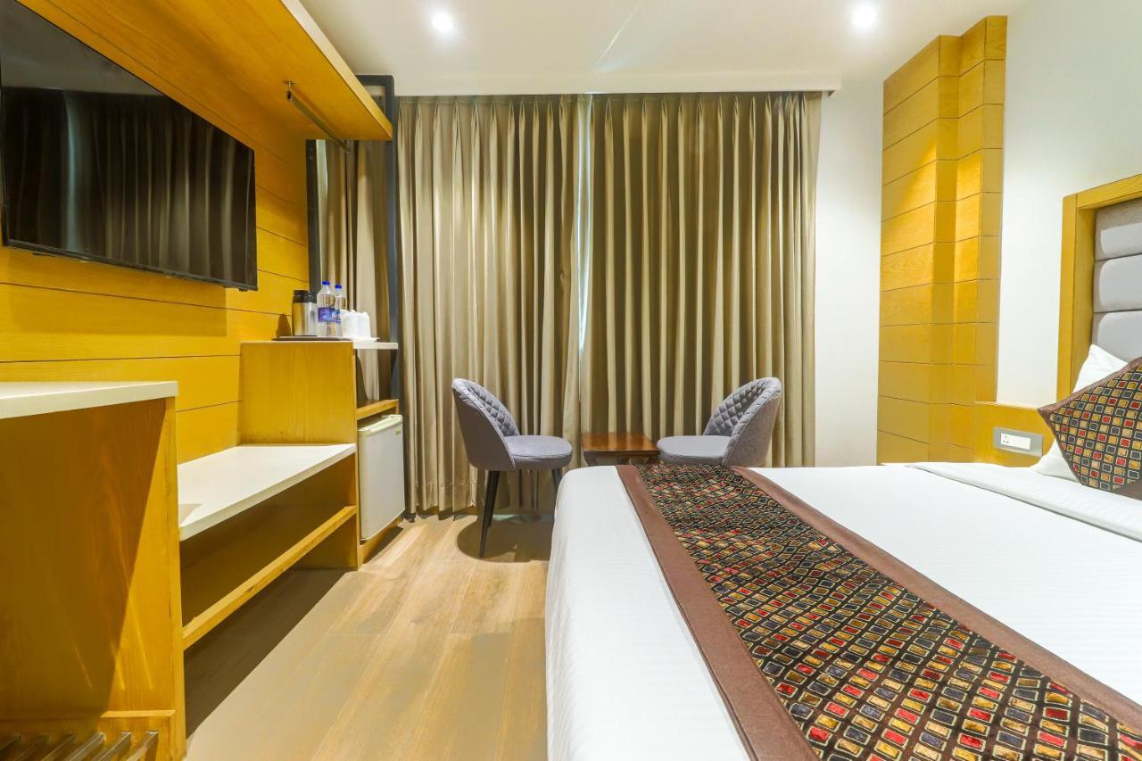 Hotel Bricks, Karol Bagh, New Delhi Exterior photo