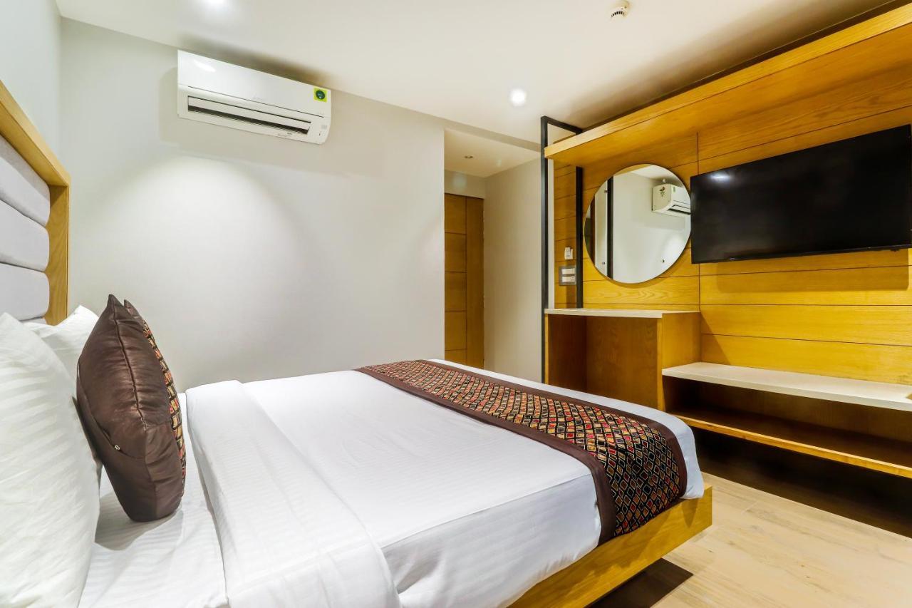Hotel Bricks, Karol Bagh, New Delhi Exterior photo