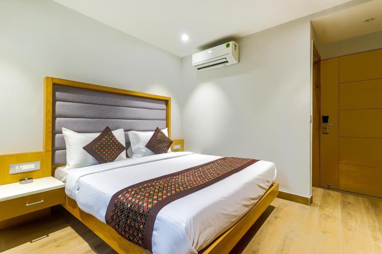 Hotel Bricks, Karol Bagh, New Delhi Exterior photo