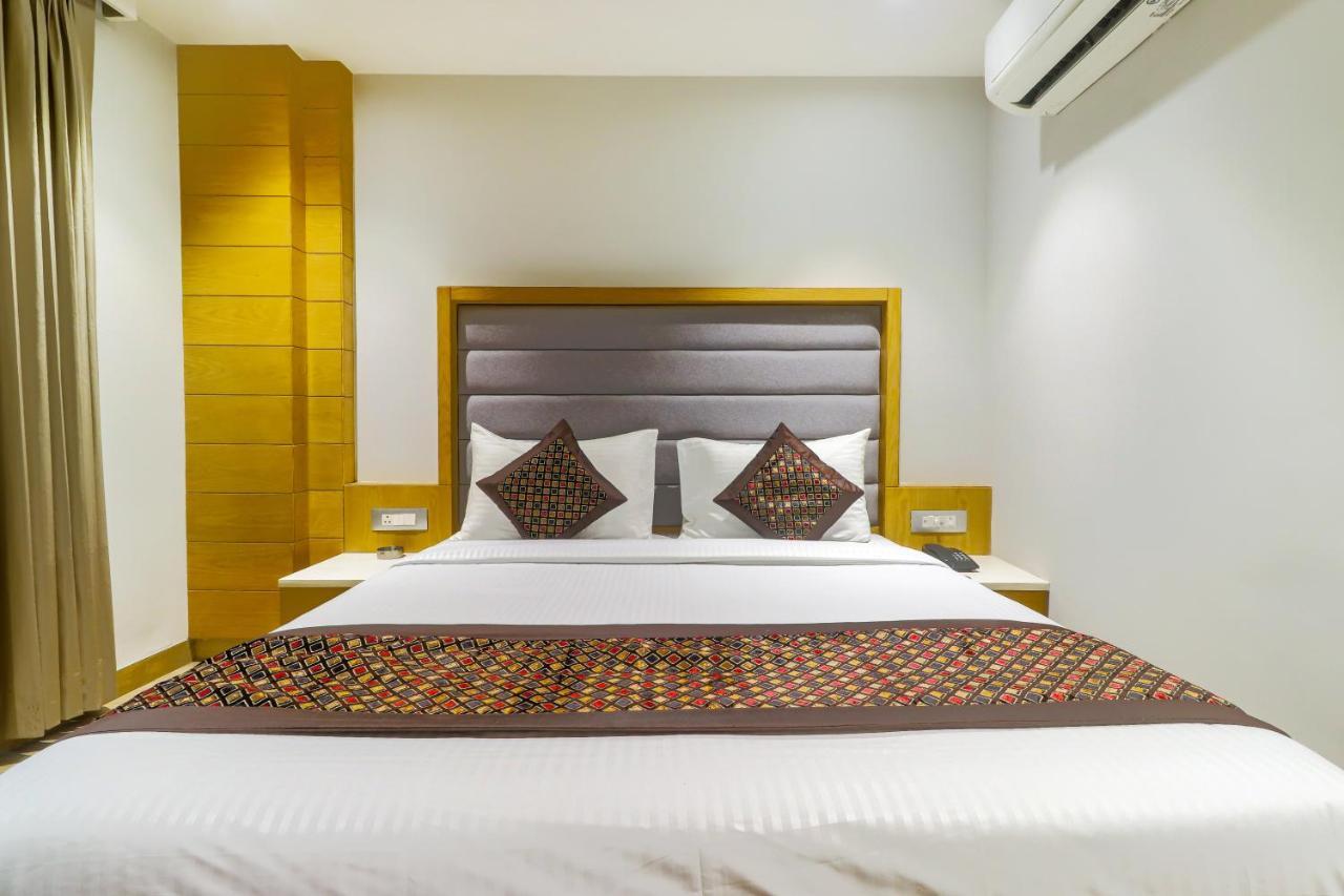 Hotel Bricks, Karol Bagh, New Delhi Exterior photo